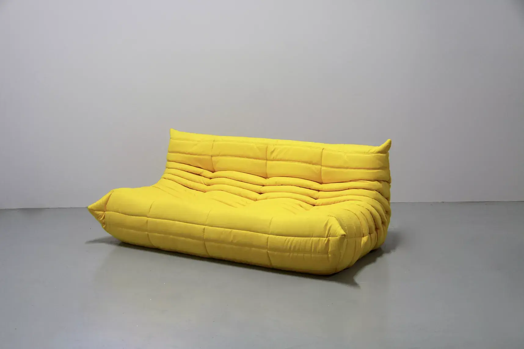 Togo Sofa 3-Sitzer Textil Gelb 1