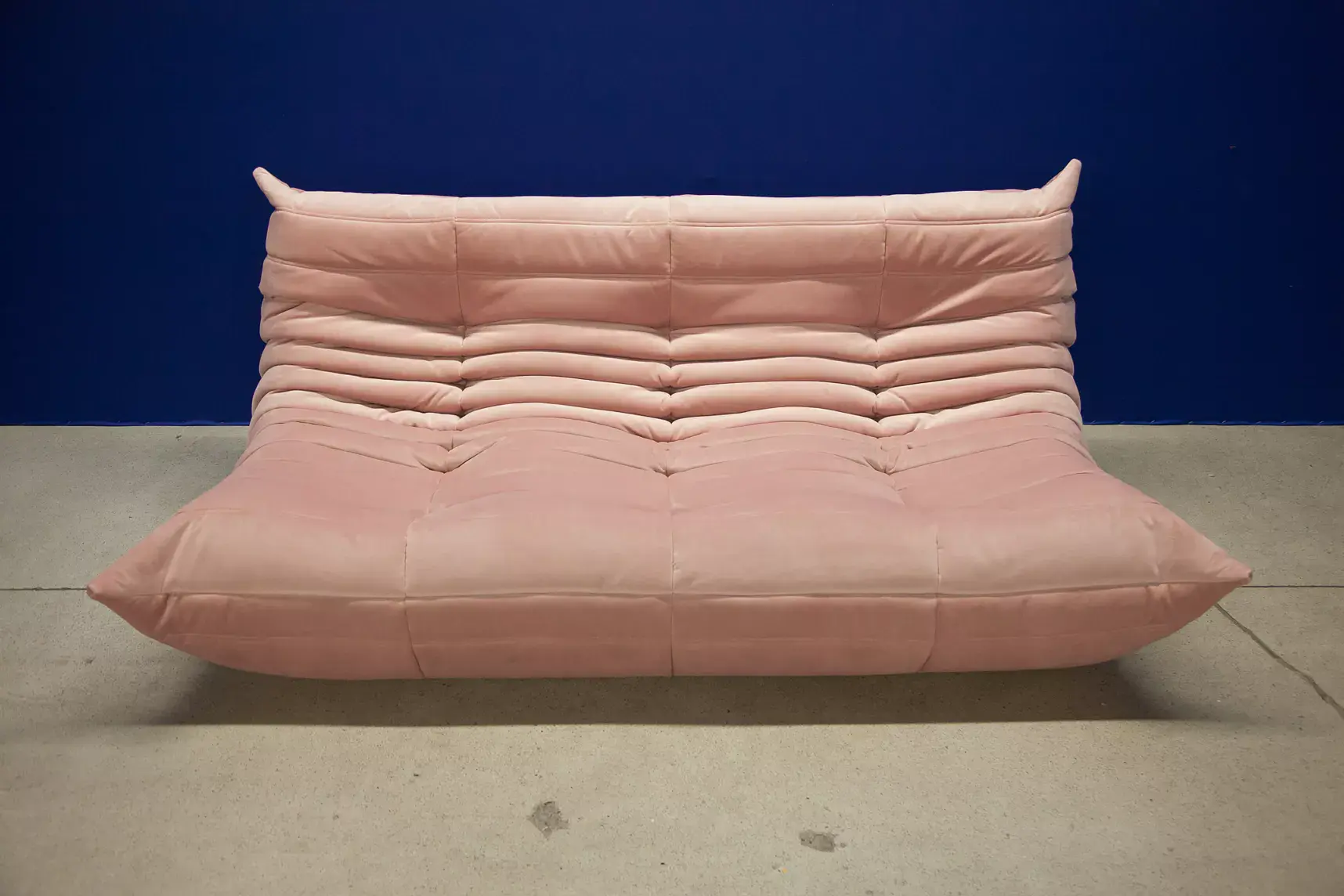 Togo Sofa 3-seater velvet light pink 1