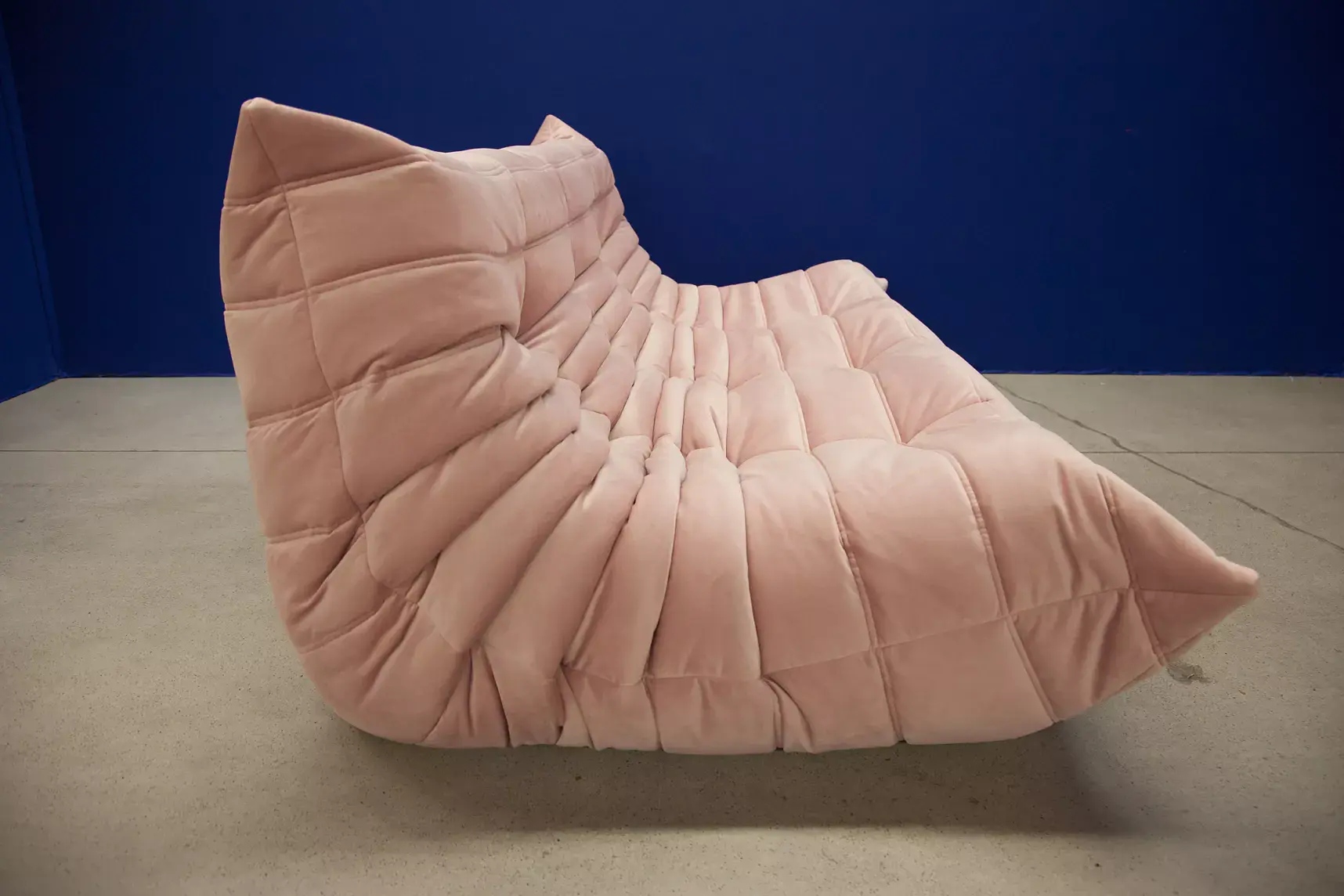 Togo Sofa 3-seater velvet light pink 4