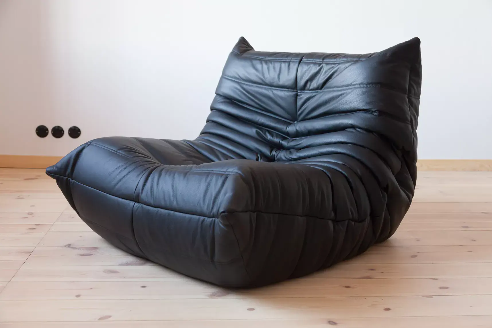 Togo Armchair Madras Leather Black 2