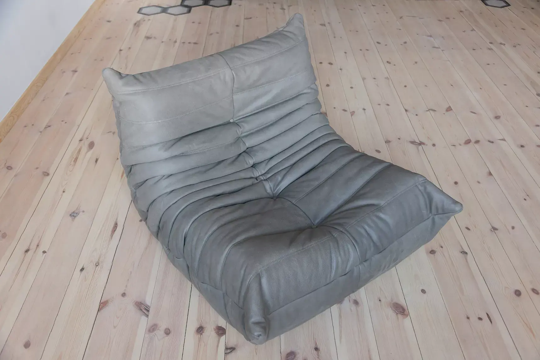 Togo Armchair Madras Leather Ash Grey 7
