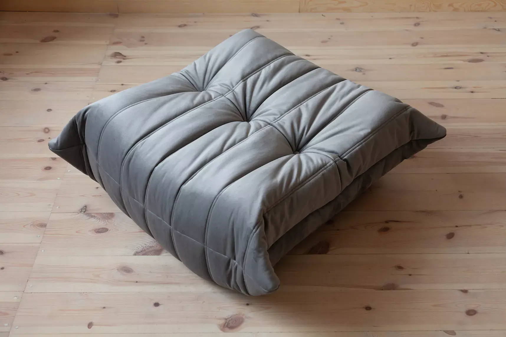 Togo Ottoman Samt Grau 1
