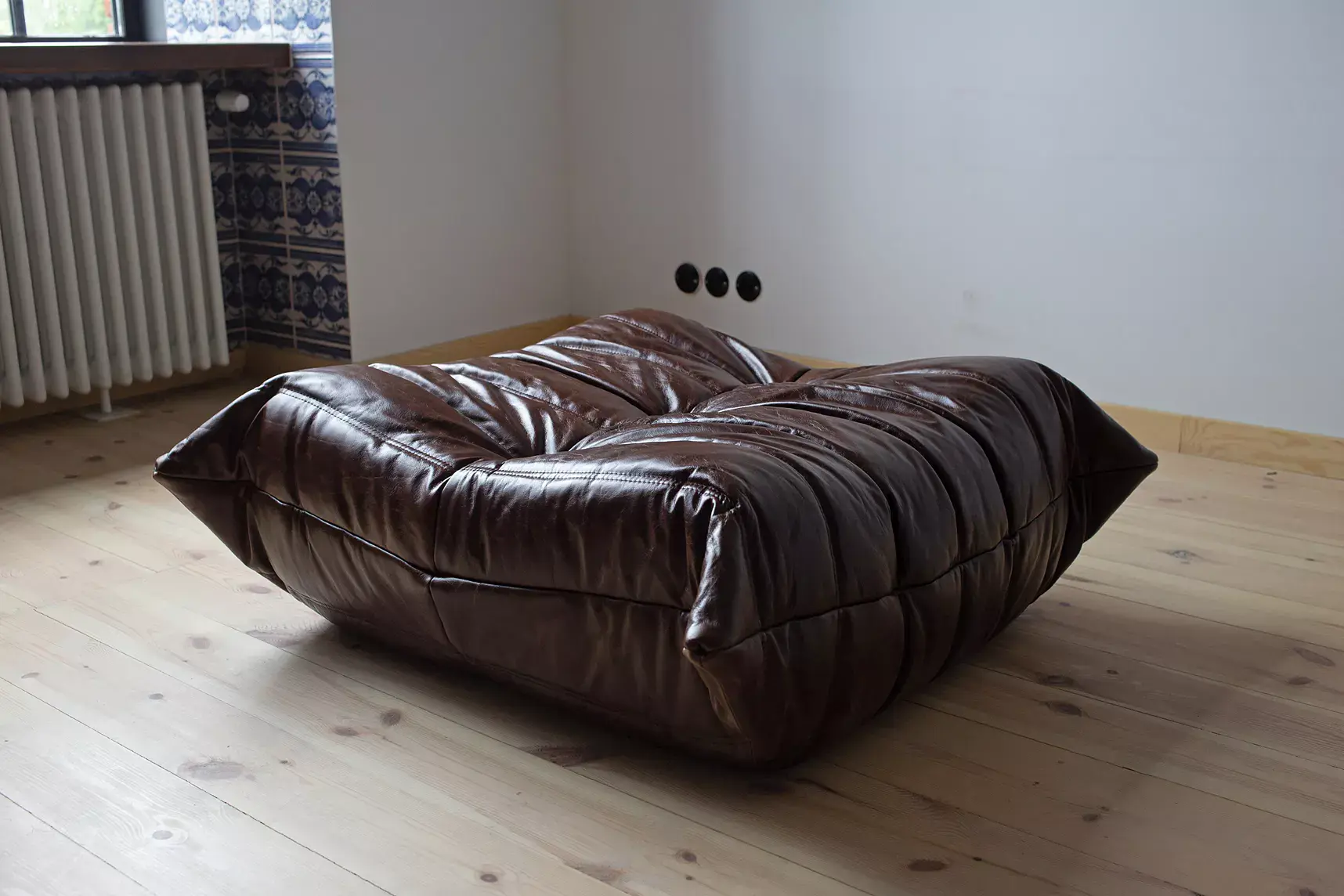 Togo Ottoman High-gloss leather Dark brown 3