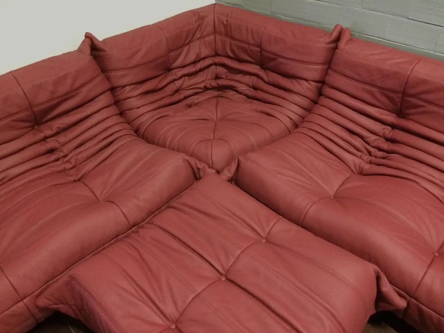 Togo Ottoman Leder Rot 1