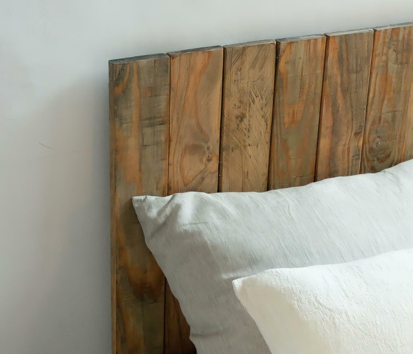Bettkopfteil aus recyceltem Holz 0