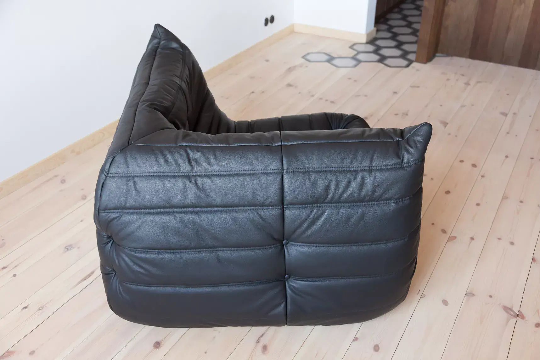 Togo Corner Sofa Madras Leather Black 4