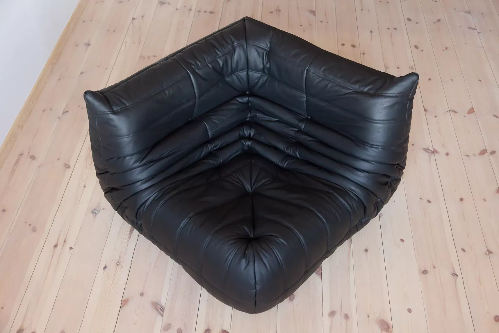 Togo Corner Sofa Madras Leather Black 6