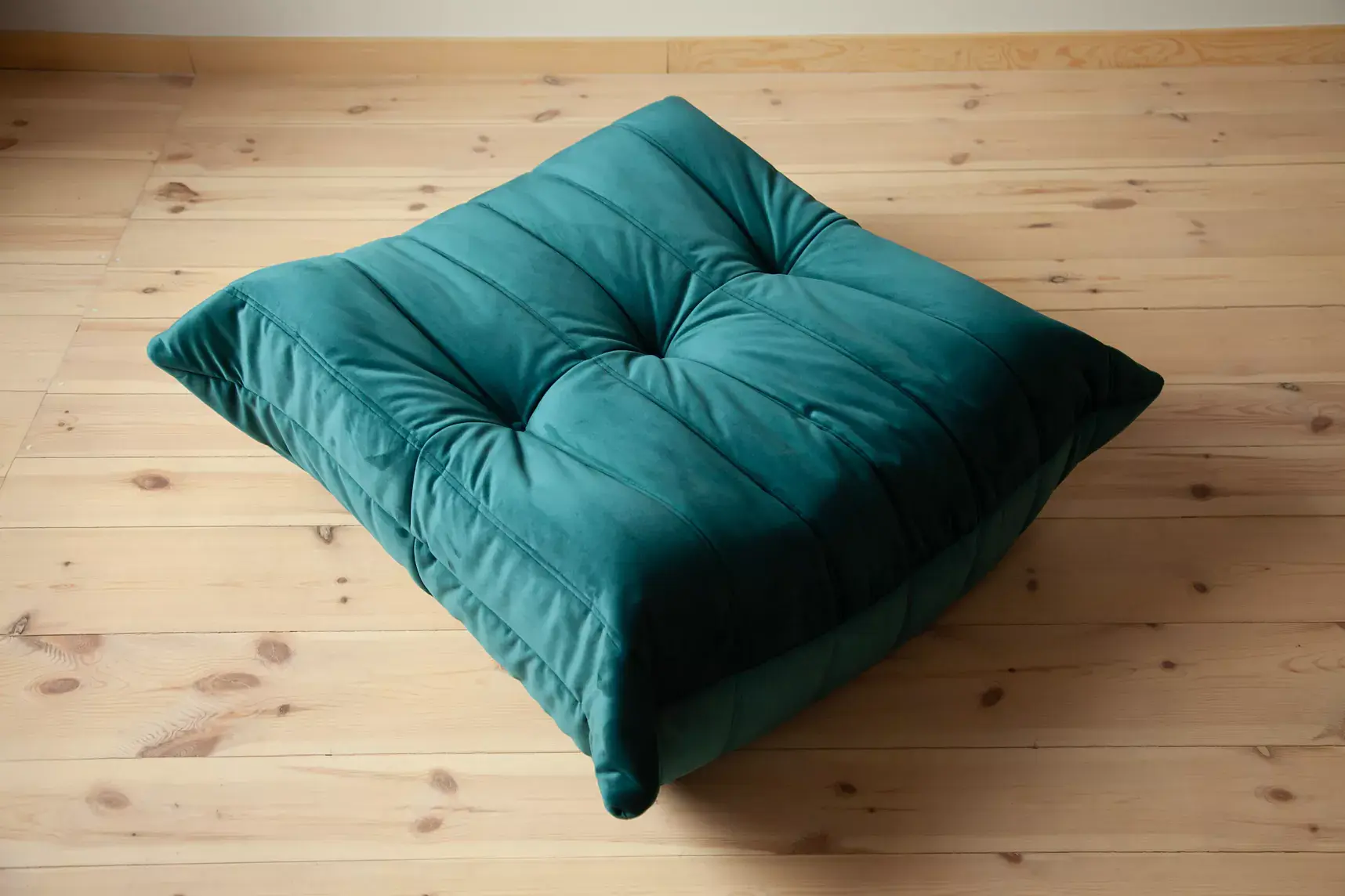 Set poltrona e pouf Togo velluto petrolio 7