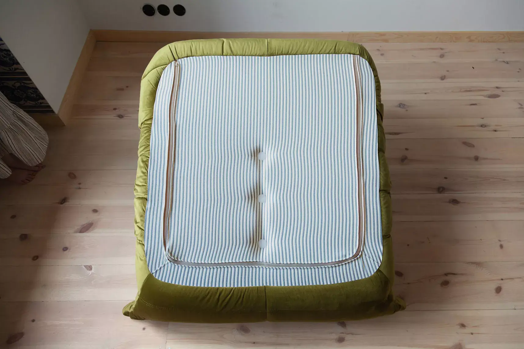 Togo Armchair Velvet Olive Green 7