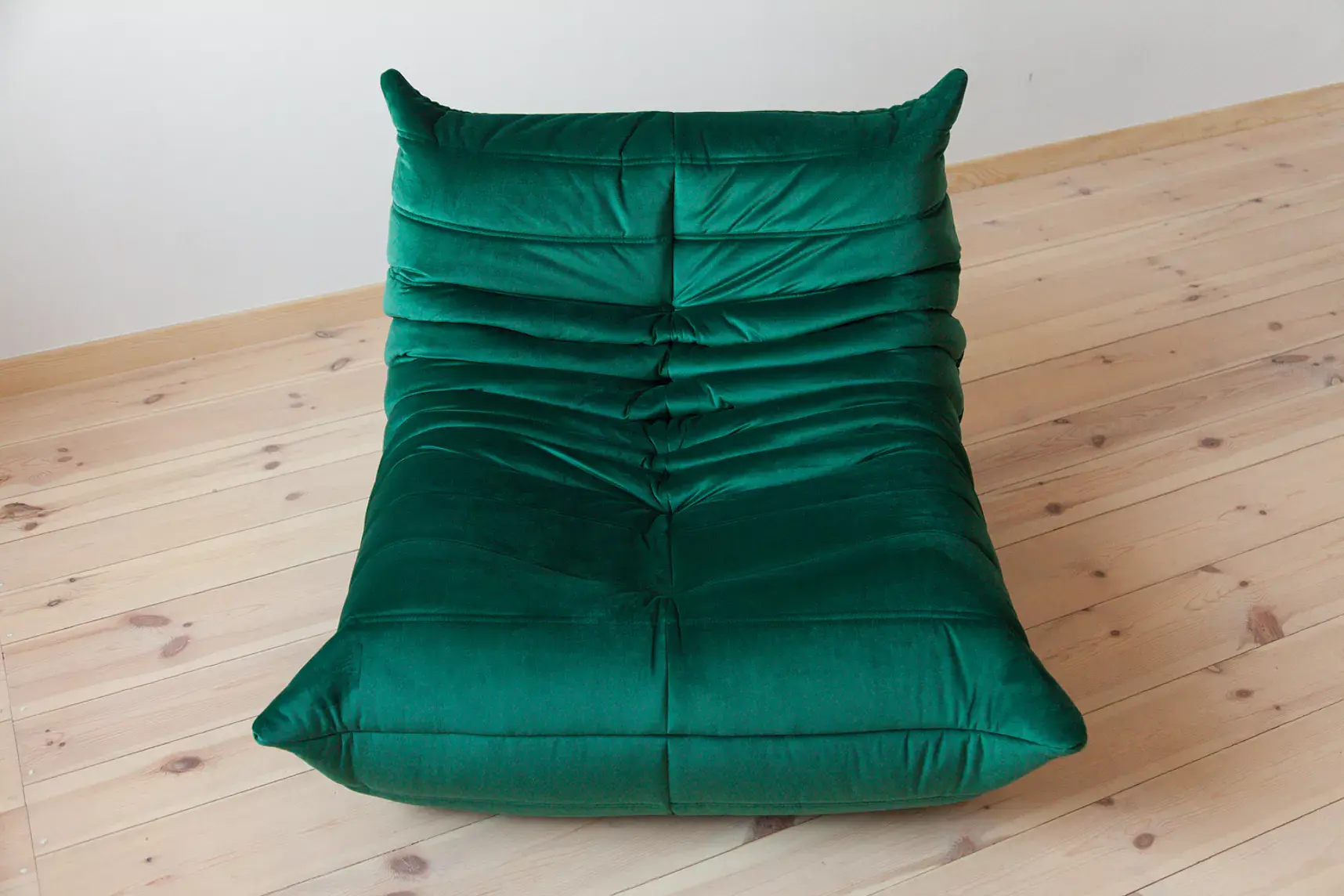 Togo armchair velvet emerald green 1