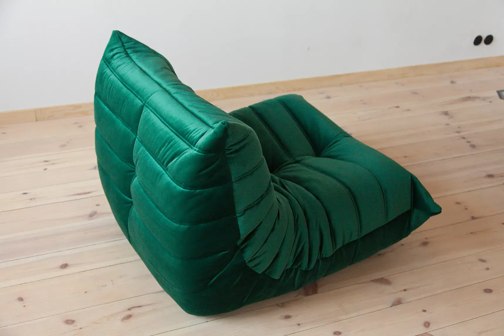 Togo armchair velvet emerald green 5
