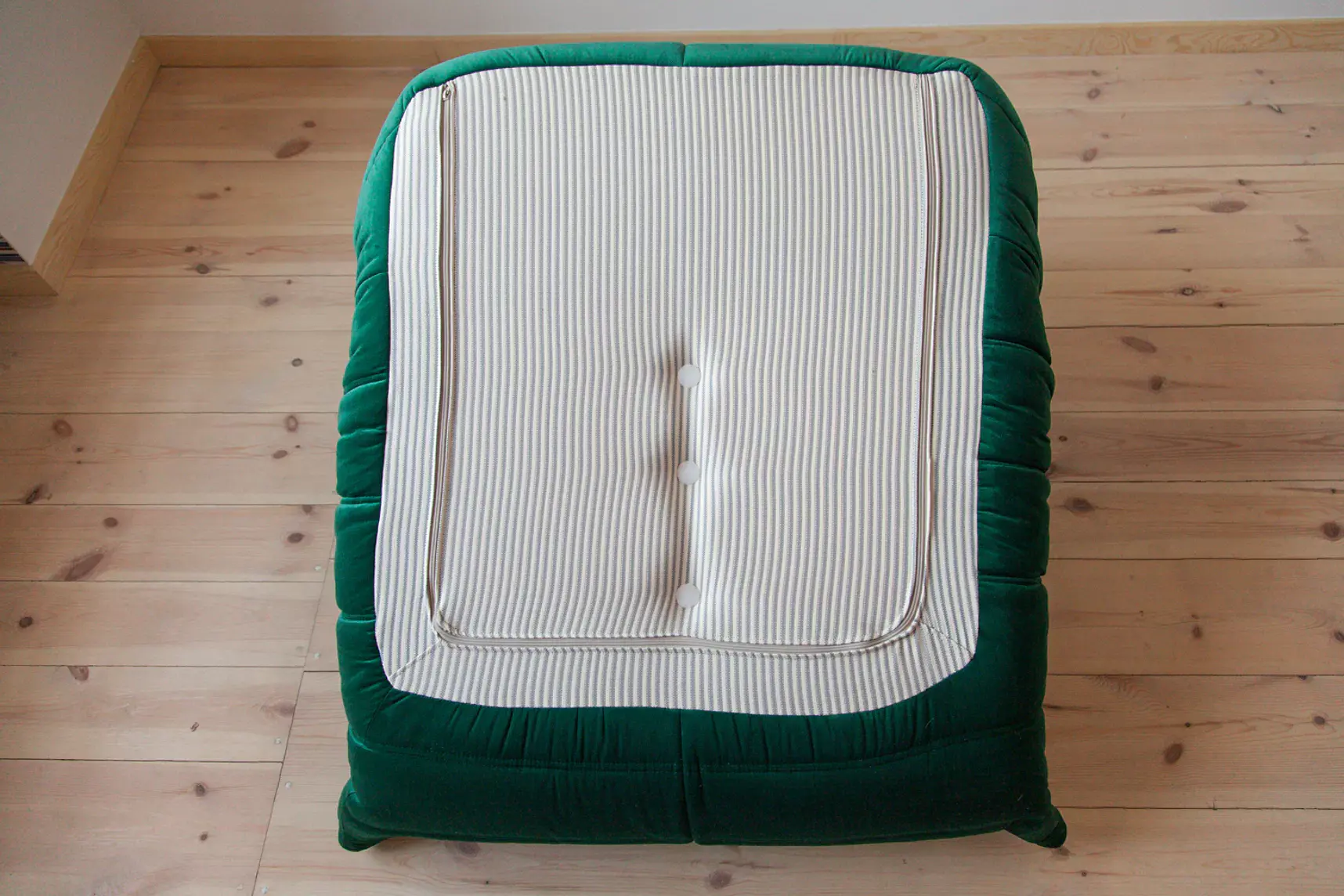 Togo armchair velvet emerald green 7
