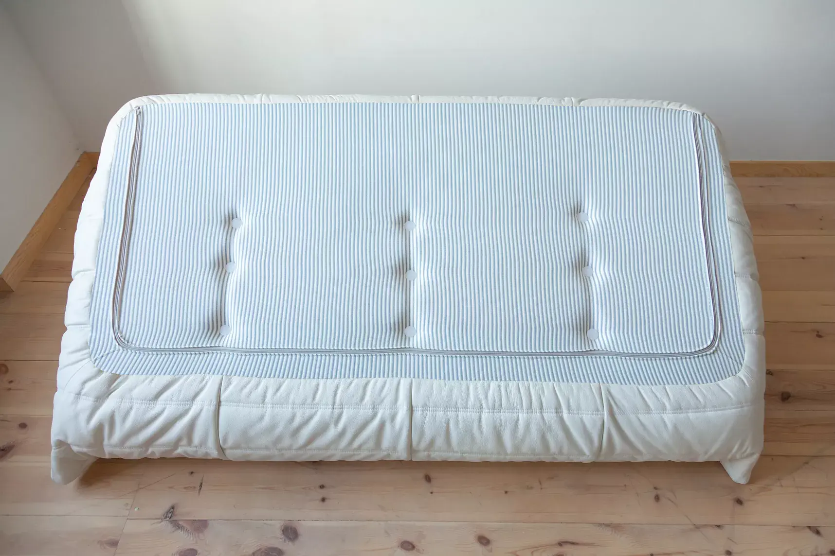 Togo Sofa 3-seater Madras leather White 5