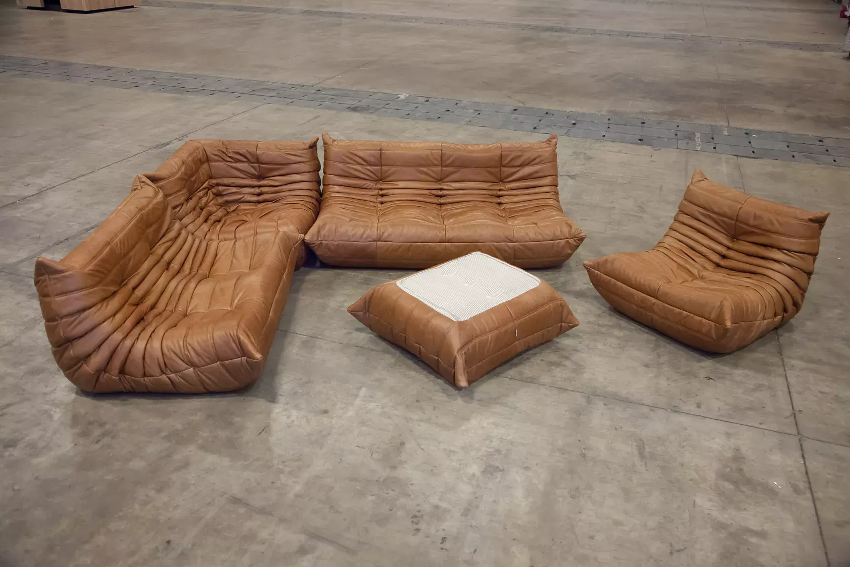 Togo Sofa 3-seater pull-up leather tobacco brown 4