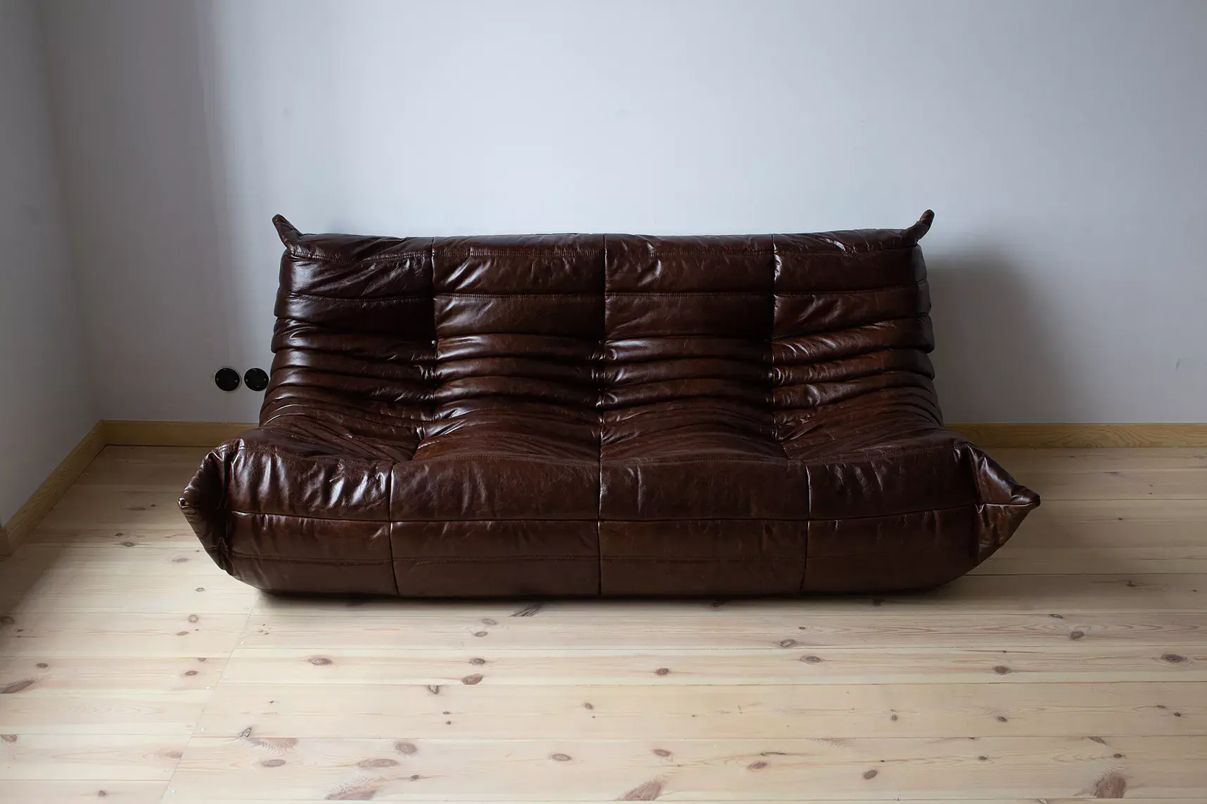 Togo Sofa 3-seater High-gloss leather Dark brown 1