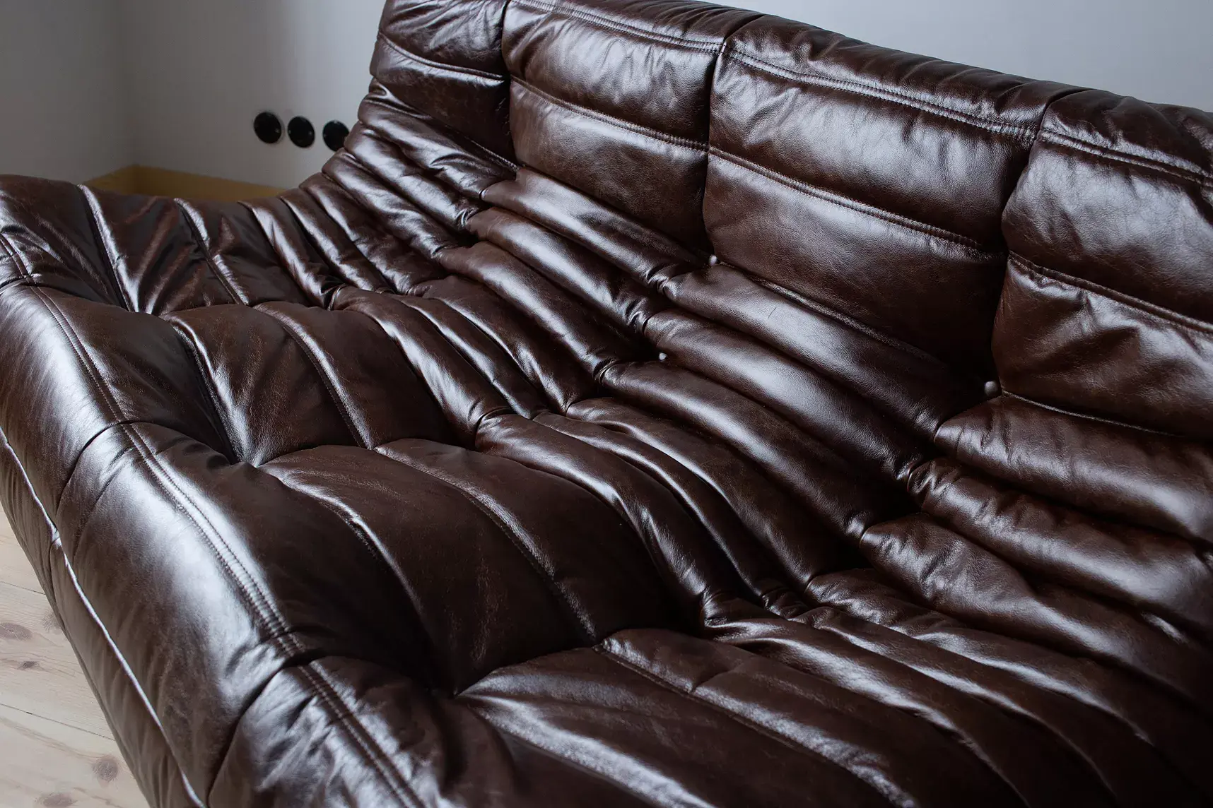 Togo Sofa 3-seater High-gloss leather Dark brown 8