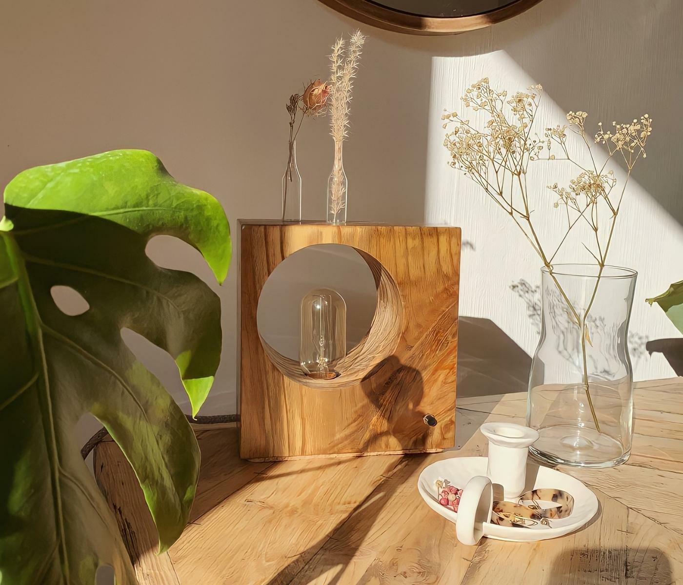 Tischlampe aus Recycling-Holz 1