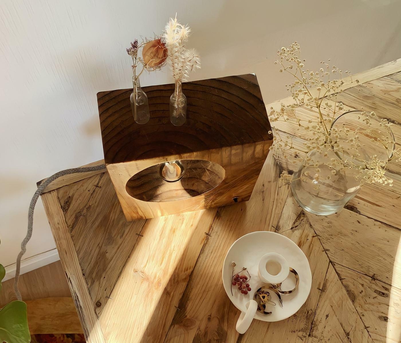 Tischlampe aus Recycling-Holz 3