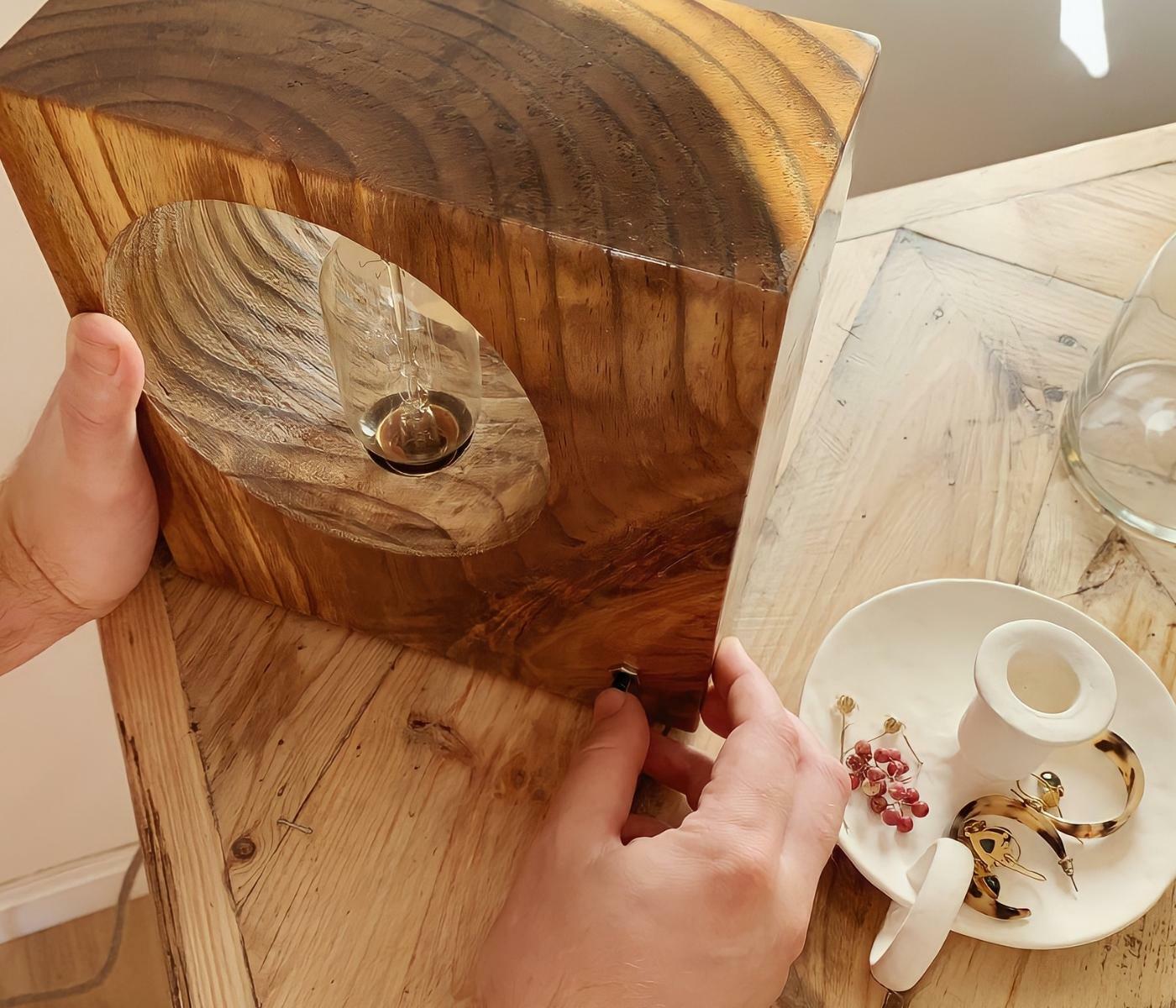 Tischlampe aus Recycling-Holz 5