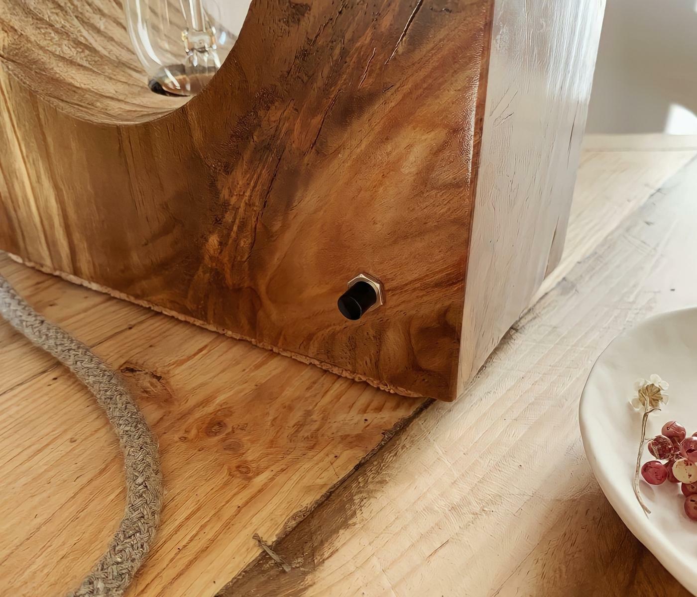 Tischlampe aus Recycling-Holz 6