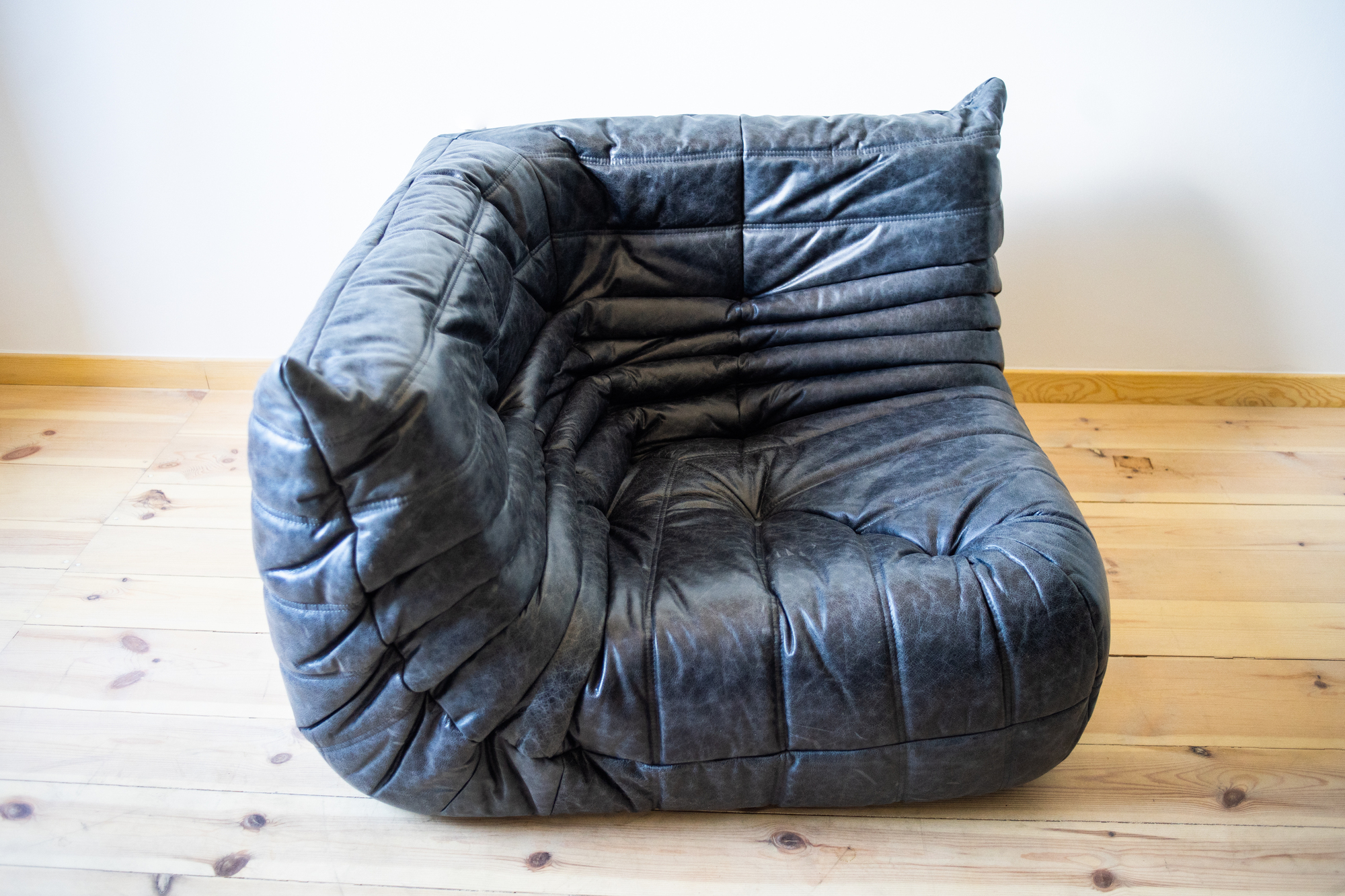 Togo Corner Sofa Pull-Up Leather Black 2