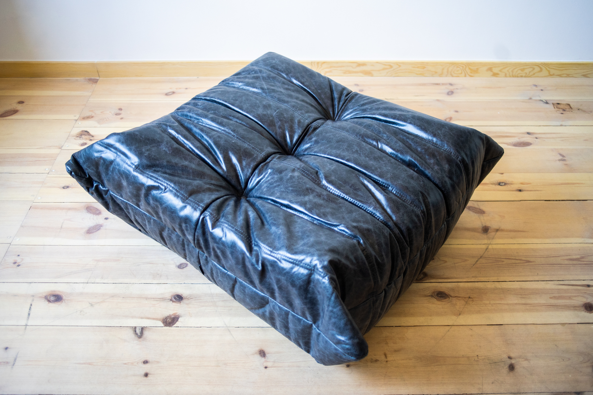Togo Armchair and Ottoman Set Pull-Up Leather Black 5