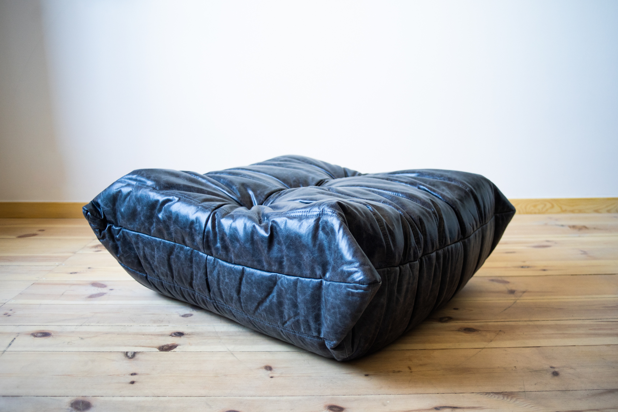 Togo Armchair and Ottoman Set Pull-Up Leather Black 6