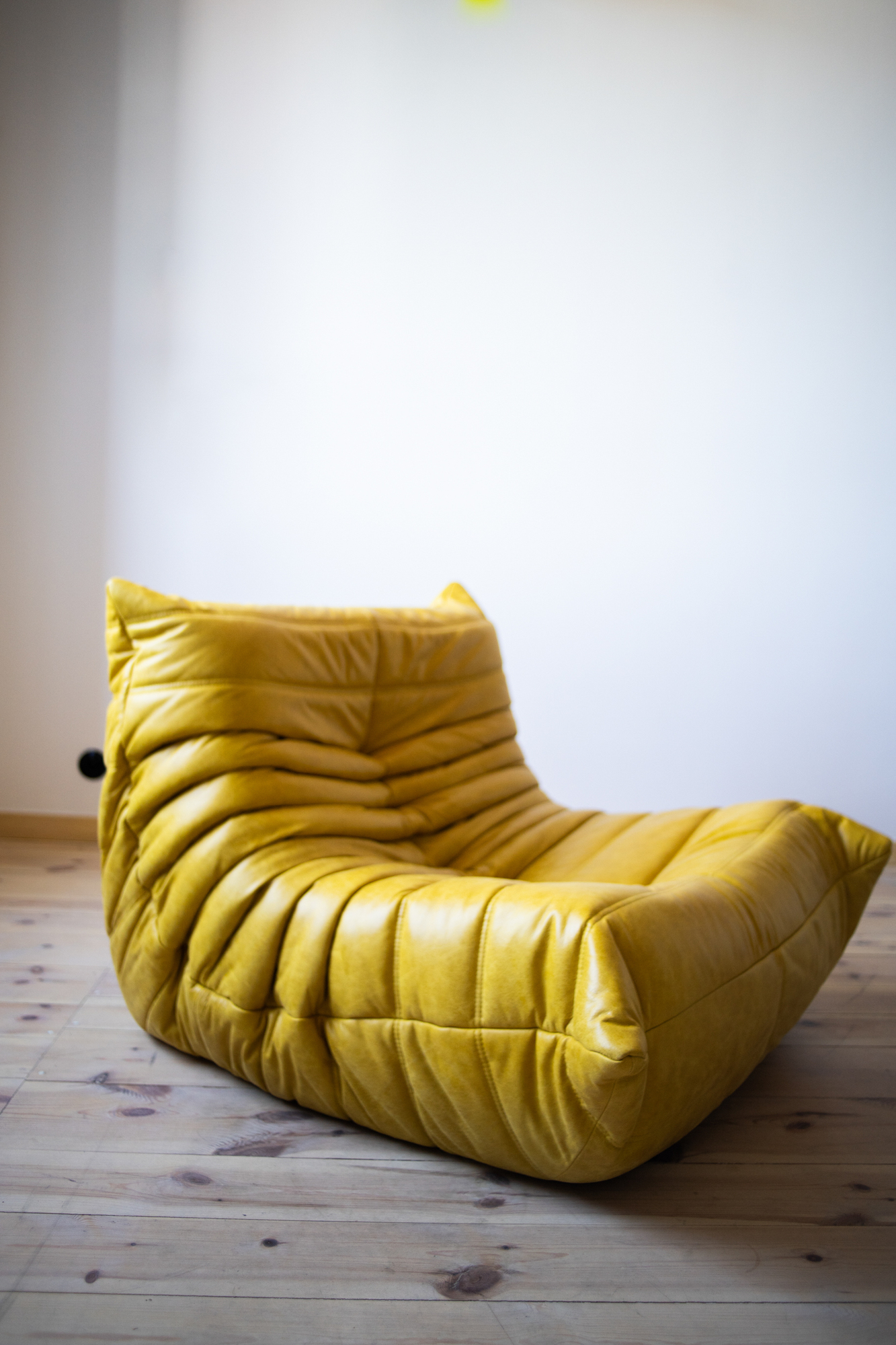 Togo Armchair Pull-Up Leather Yellow 2
