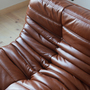 Divano Togo 2 posti pelle lucida marrone whisky 7