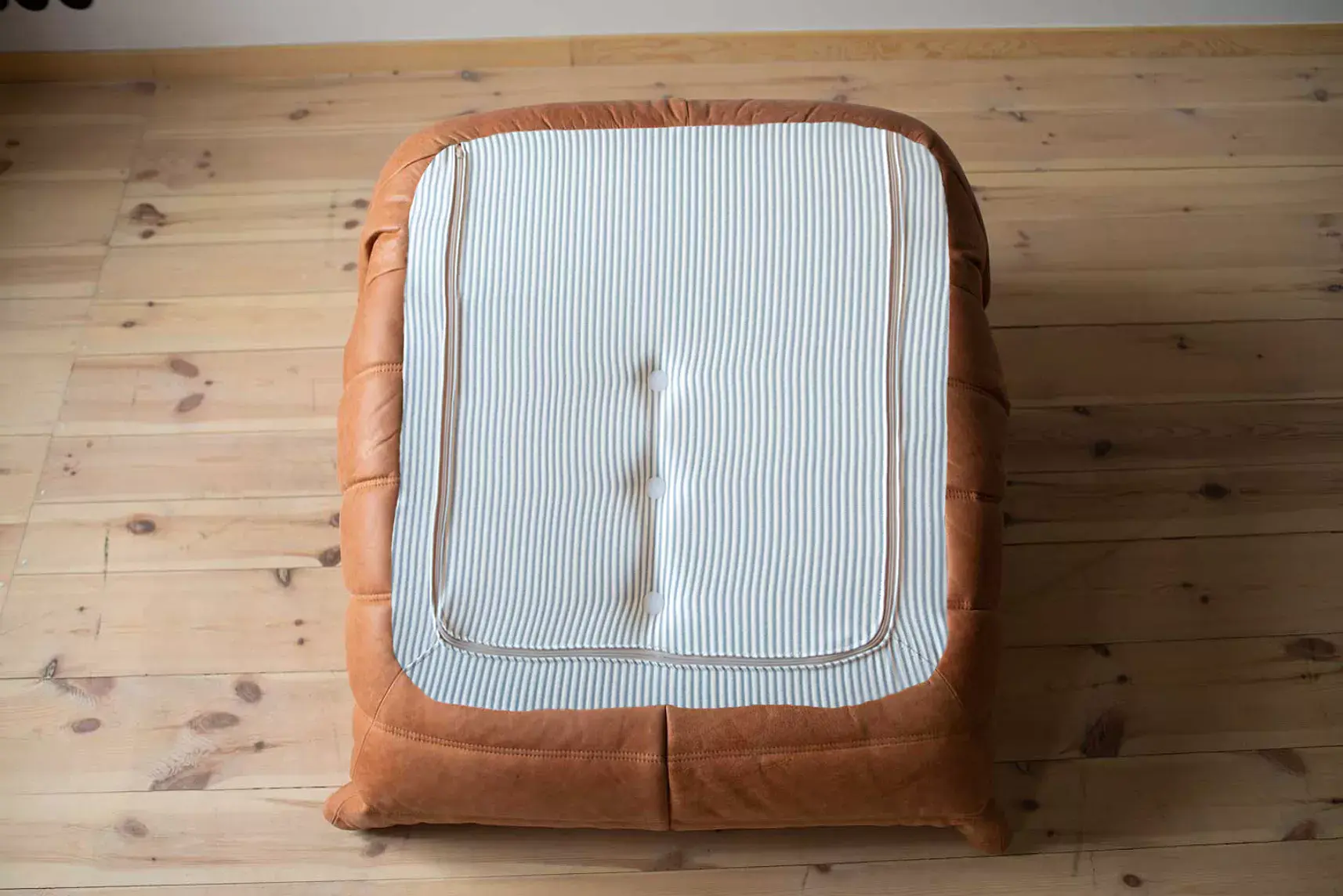 Togo Sessel Pull-Up-Leder Pfirsichbraun + Tabakbraun 2