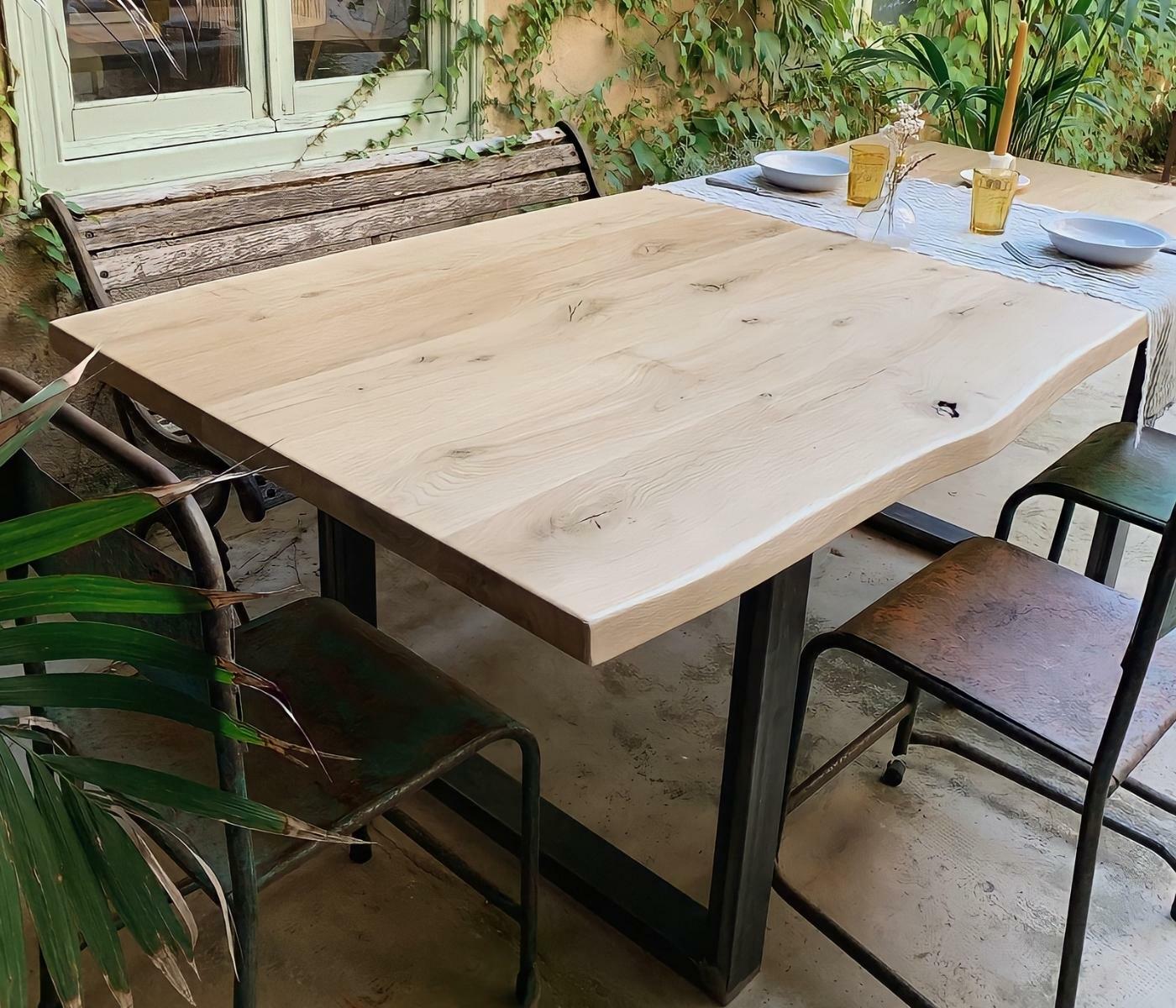 Robuster Eichenholztisch mit Metallgestell 160cm 0