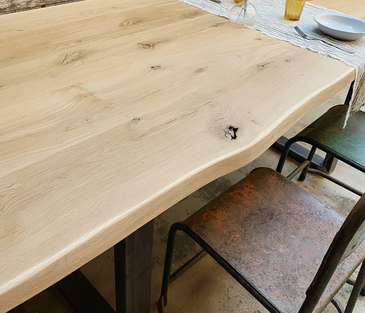 Robuster Eichenholztisch mit Metallgestell 160cm 5