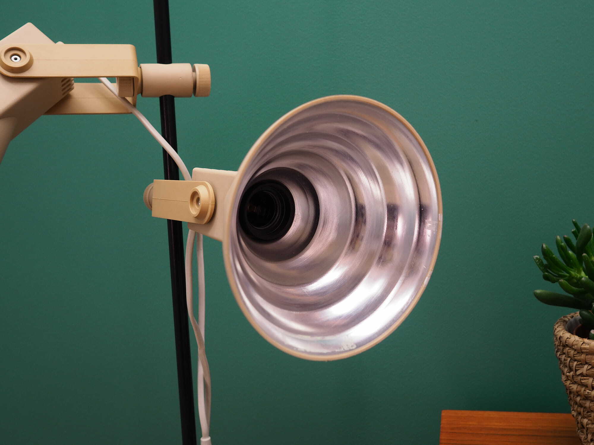 Vintage floor lamp metal pink 1970s 6