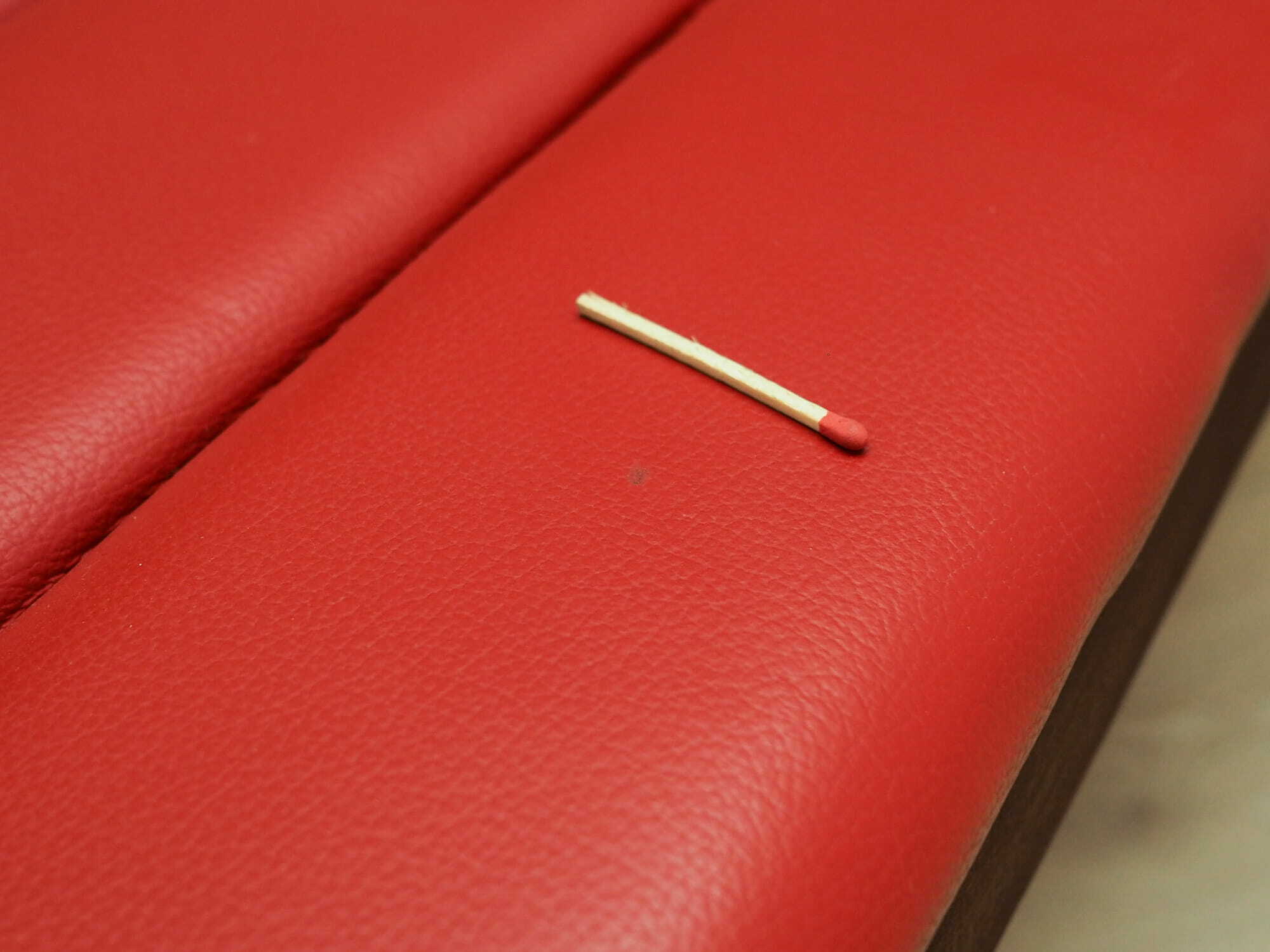 Vintage Bank Teakwood Synthetic Leather Red 1990s 5