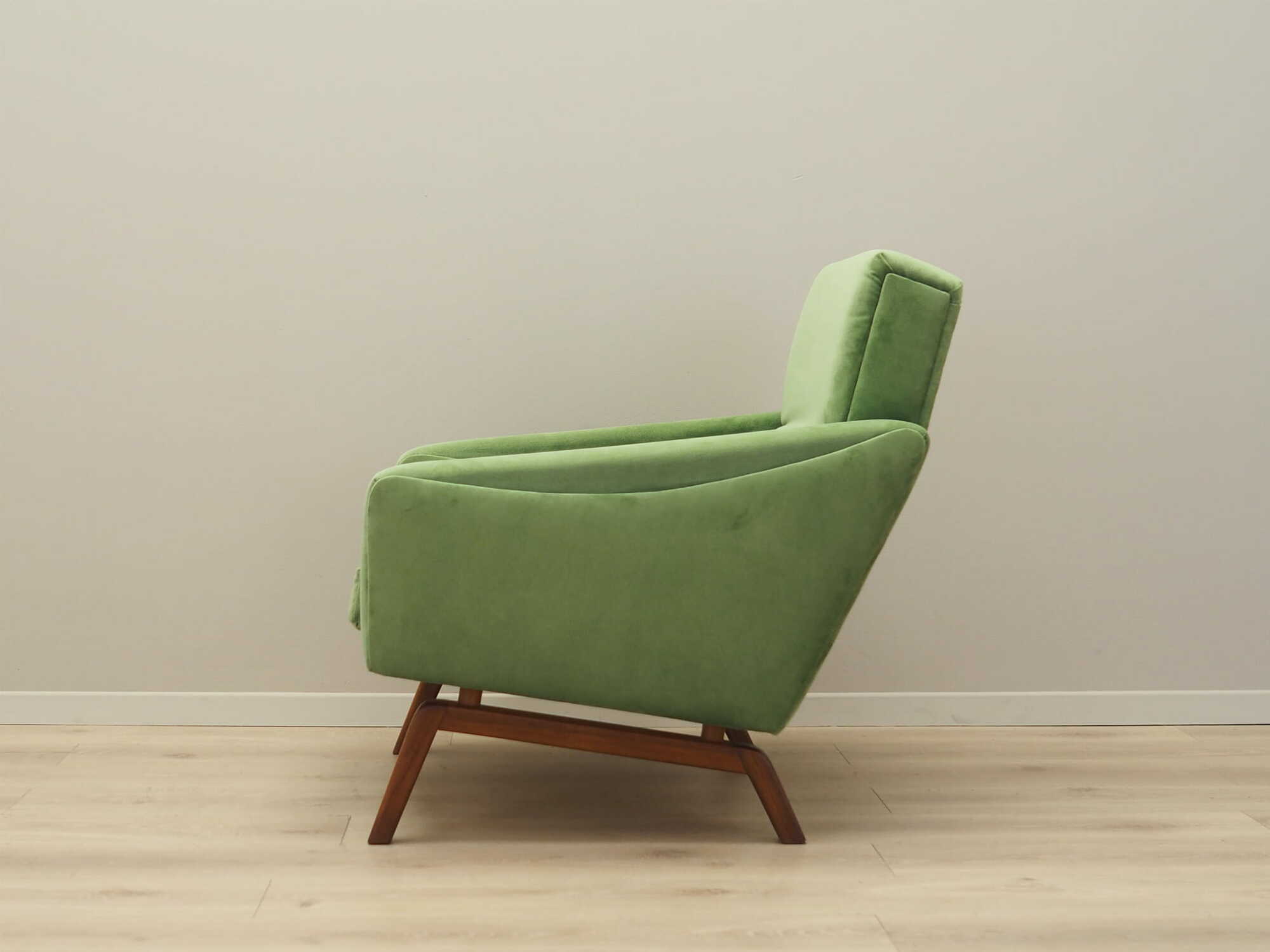 Vintage armchair velvet wood green 1970s 2
