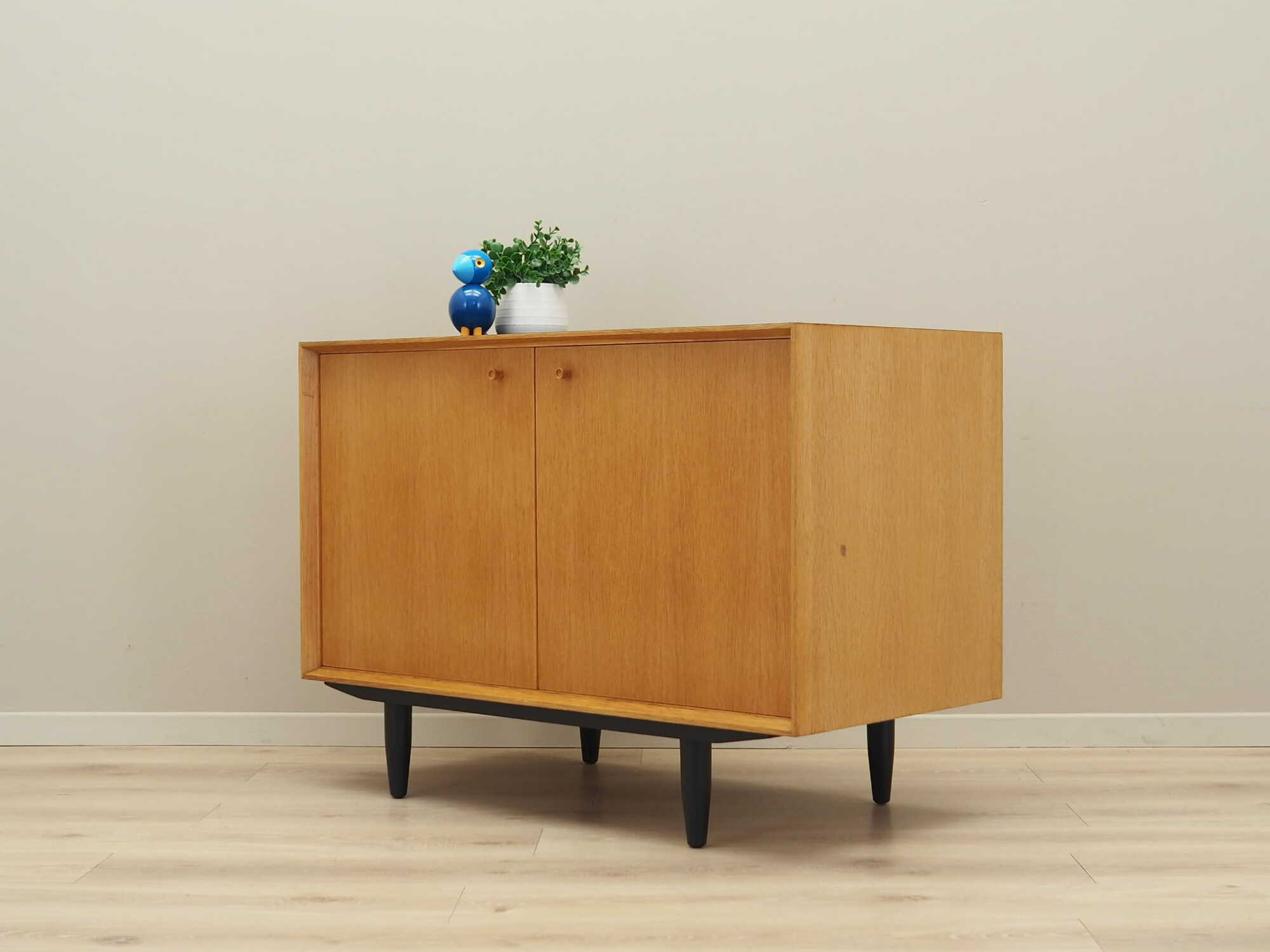 Armadio vintage in legno beige anni '70 3