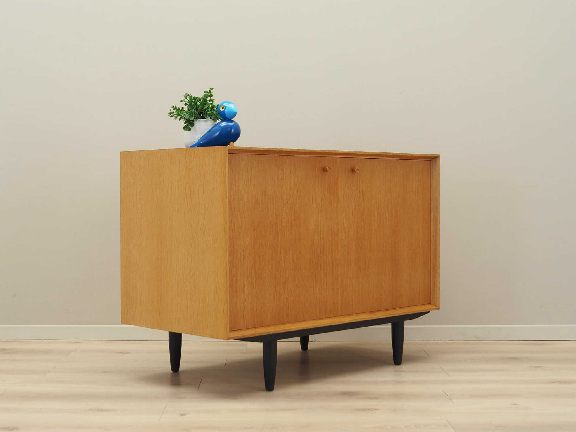 Armadio vintage in legno beige anni '70 4