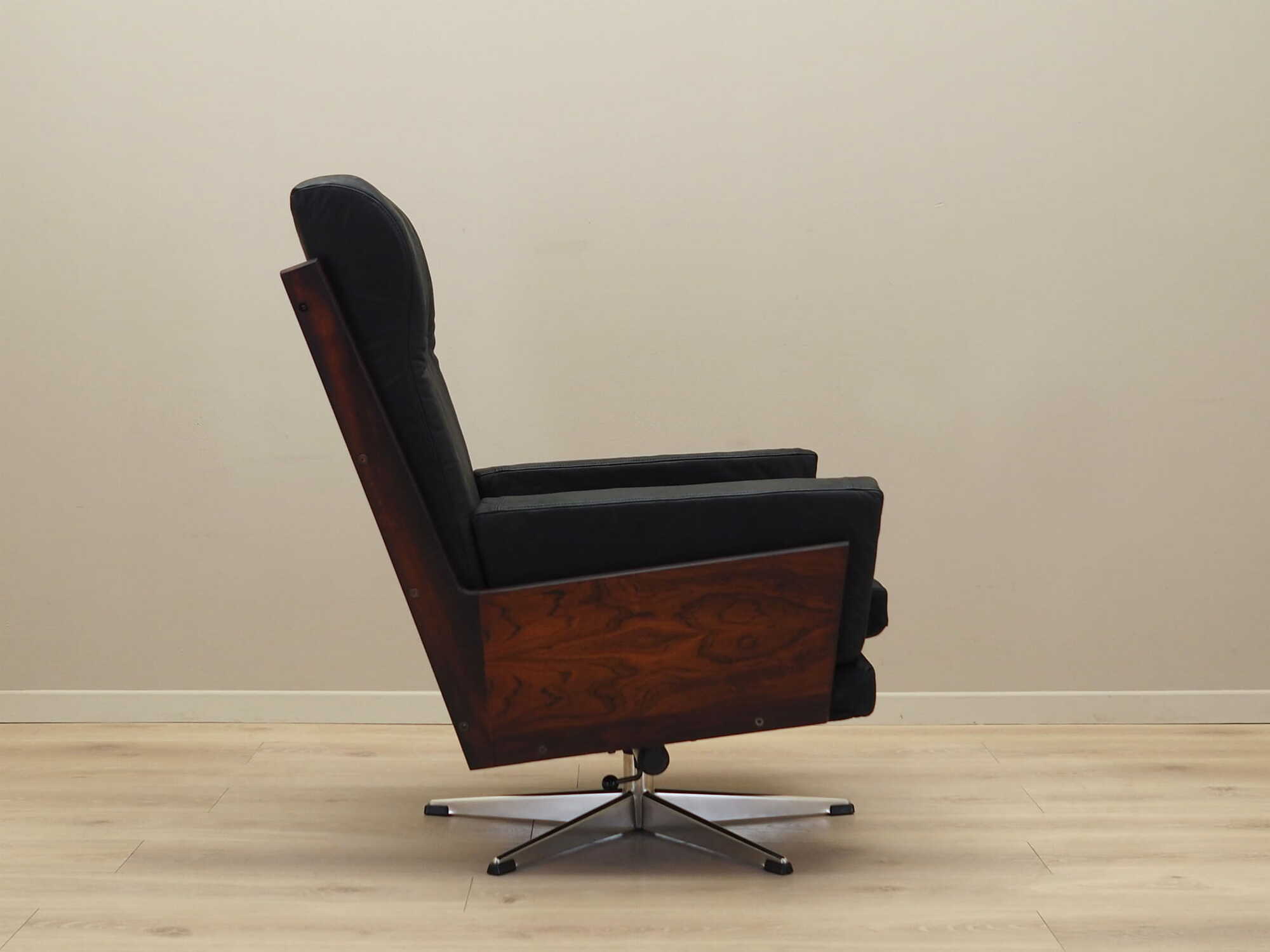 Poltrona da ufficio vintage pelle legno nero anni '70 6
