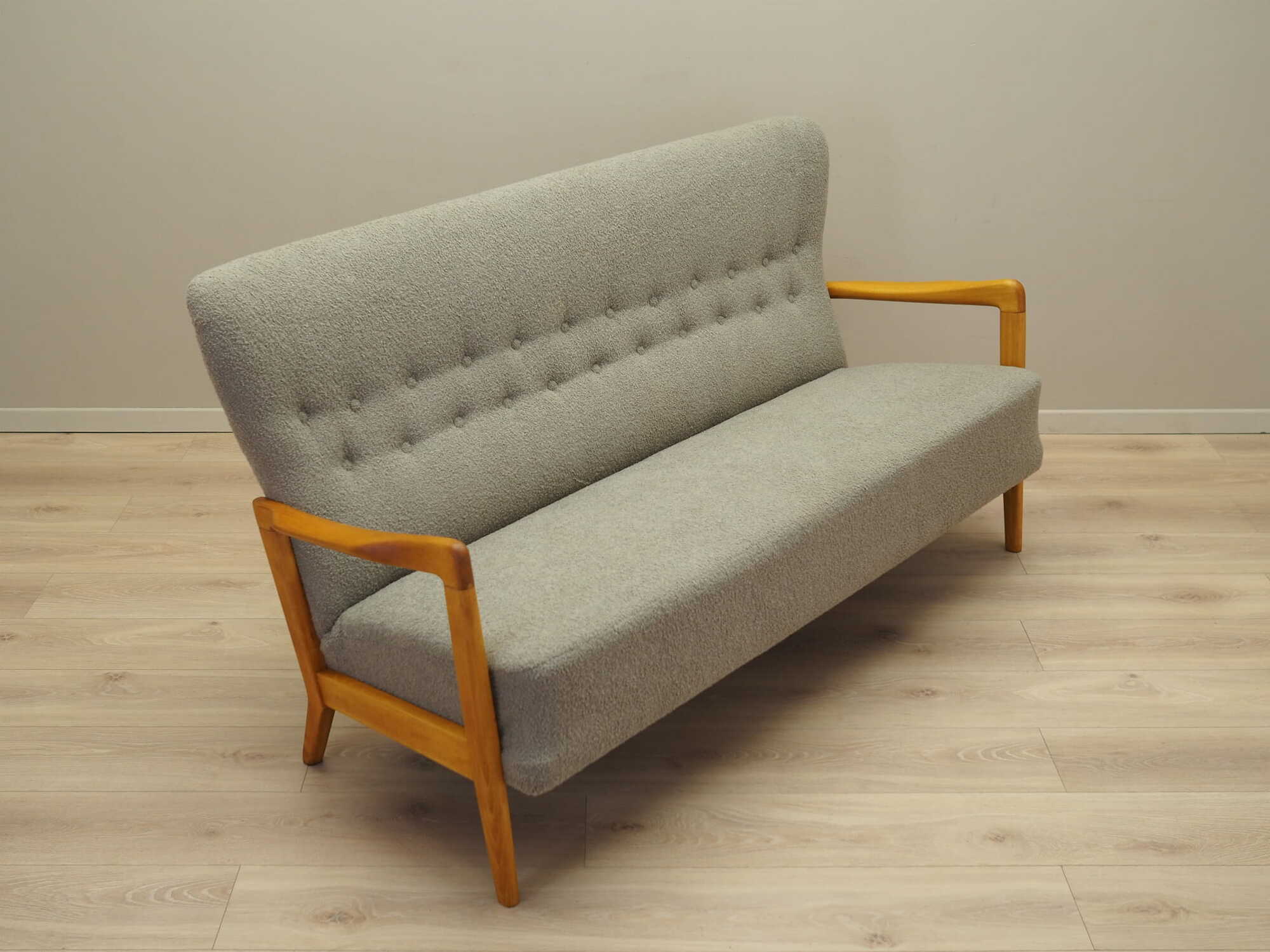 Divano vintage in legno di faggio e tessuto grigio, anni '60 5
