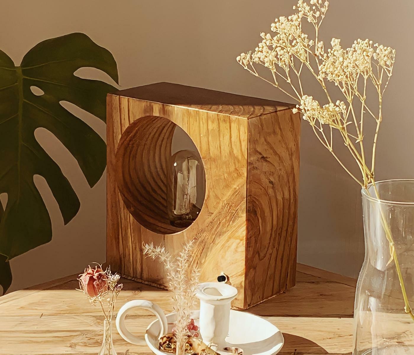 Tischlampe aus Recycling-Holz 2