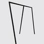 HAY Loop Stand Garderobe Schwarz 1