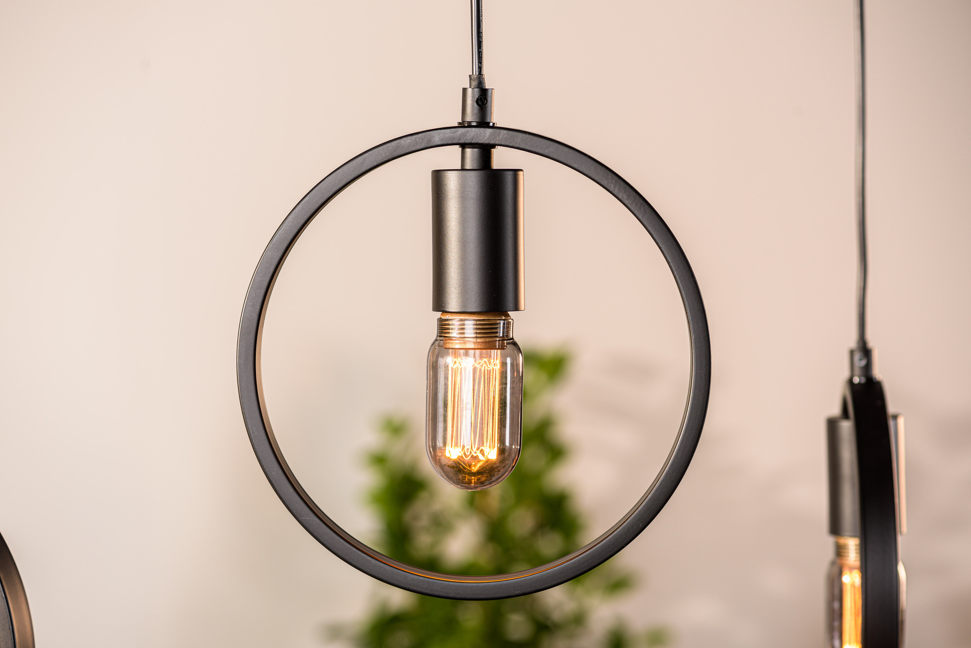 Lampada a sospensione a 5 luci metallo nero 4