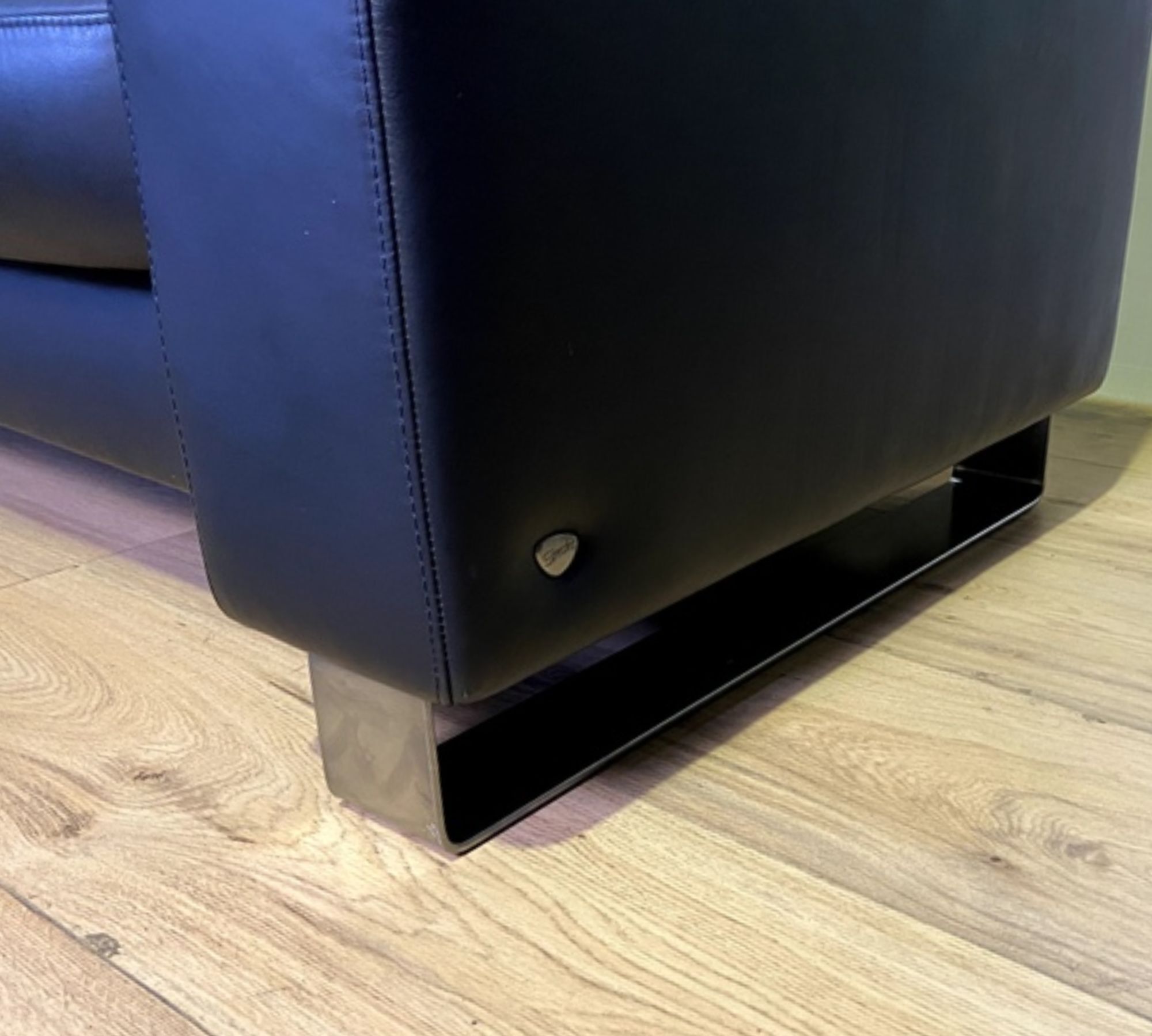 Arion Leather Sofa Black 8