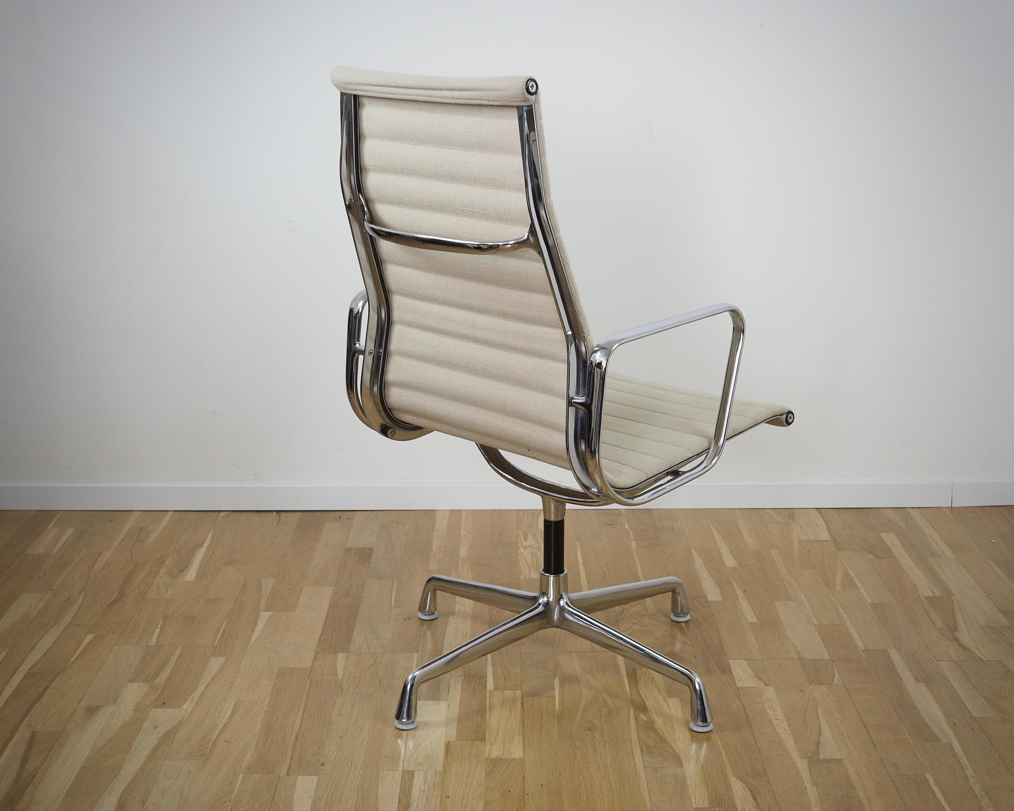 Aluminium Chair EA 112 Swivel Hopsack Beige 4