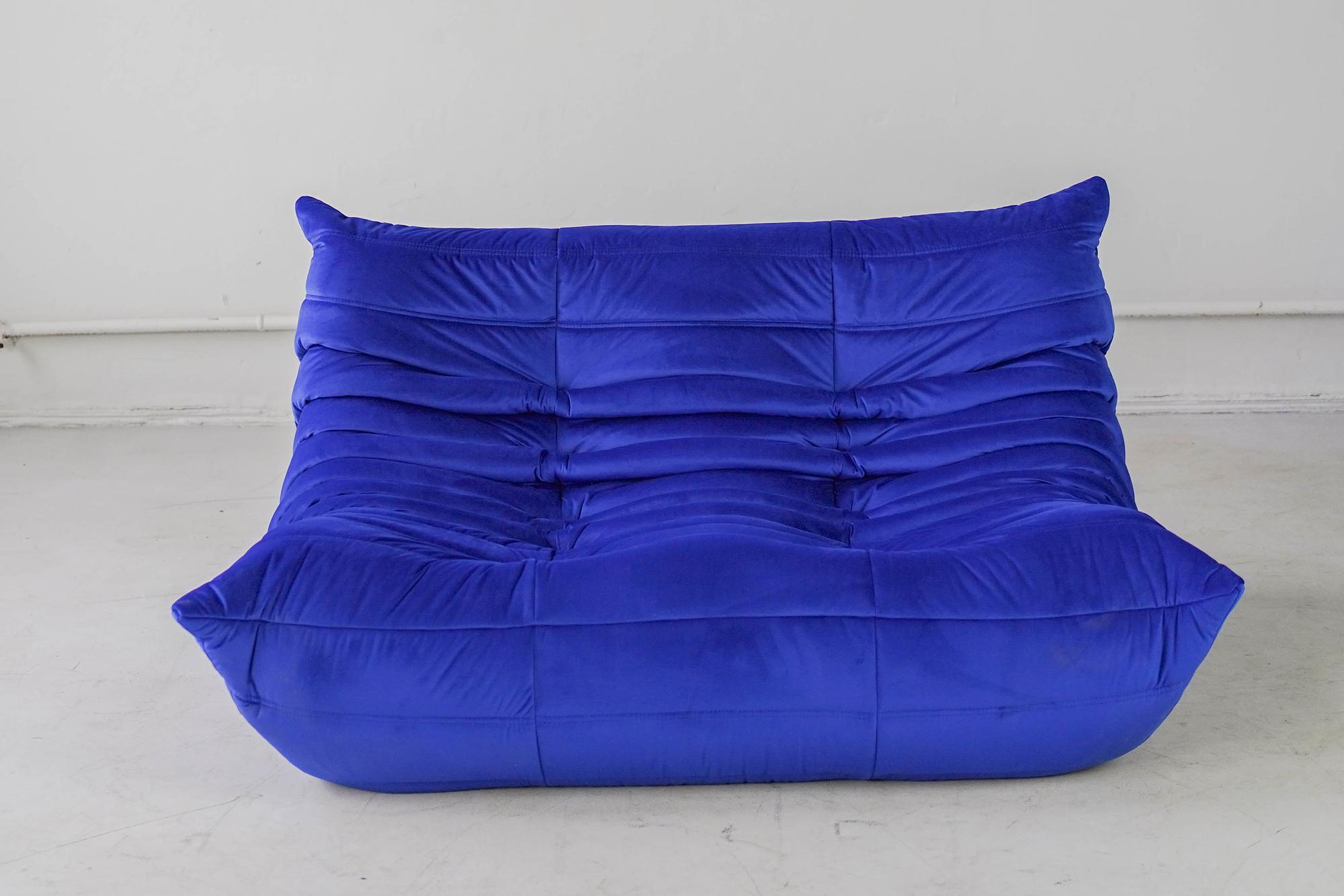 Togo Sofa 2-seater velvet cobalt blue 4