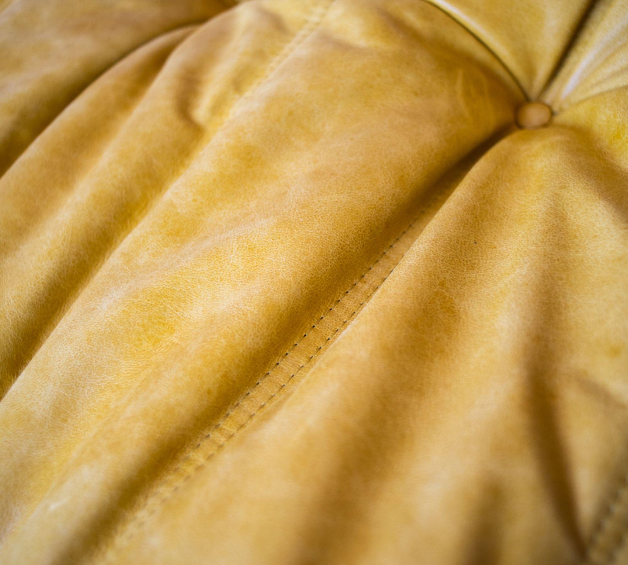 Togo Ottoman Pelle Pull-Up Giallo 3