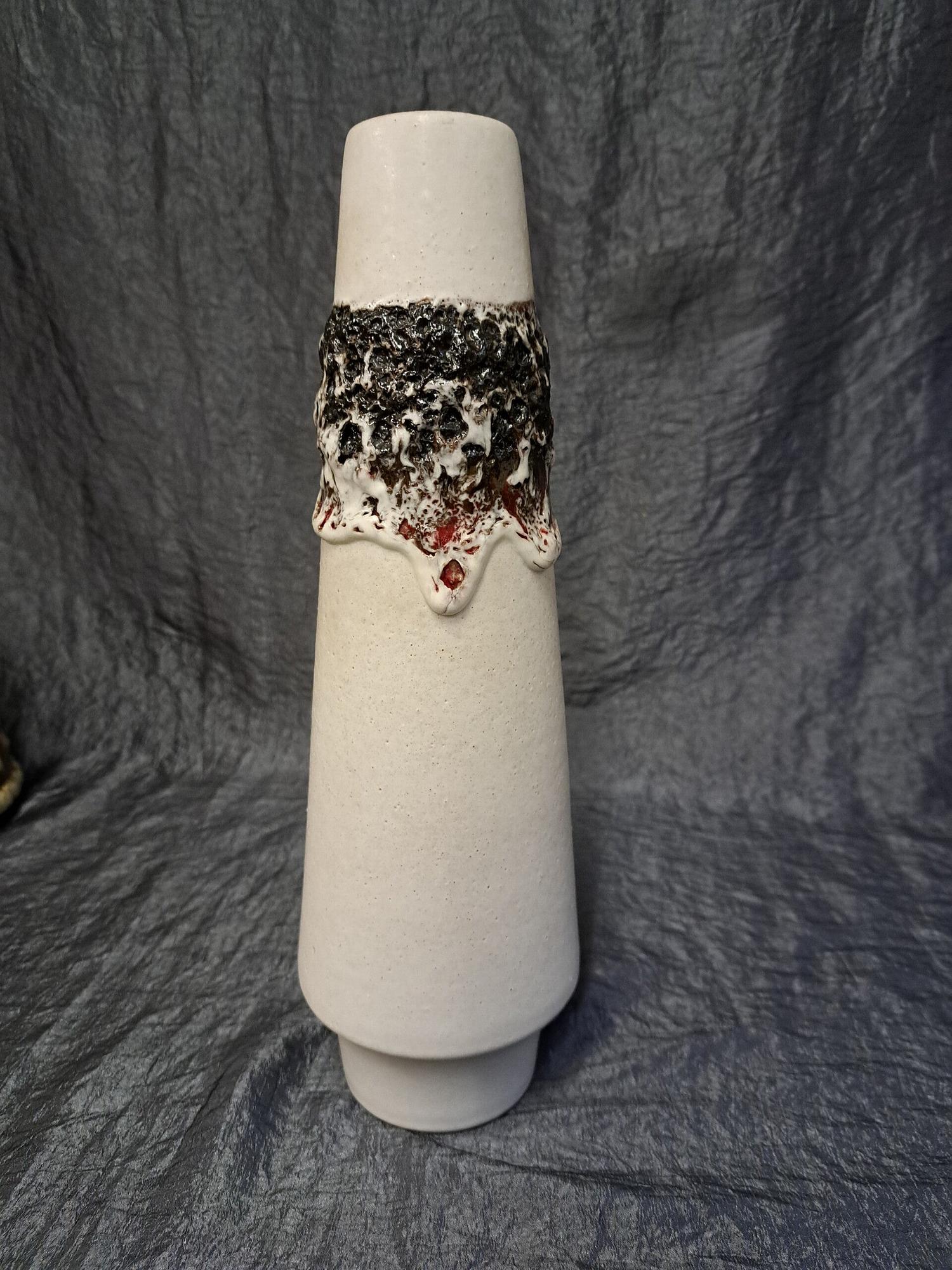 Model 433 Vase Cross Ceramic 1
