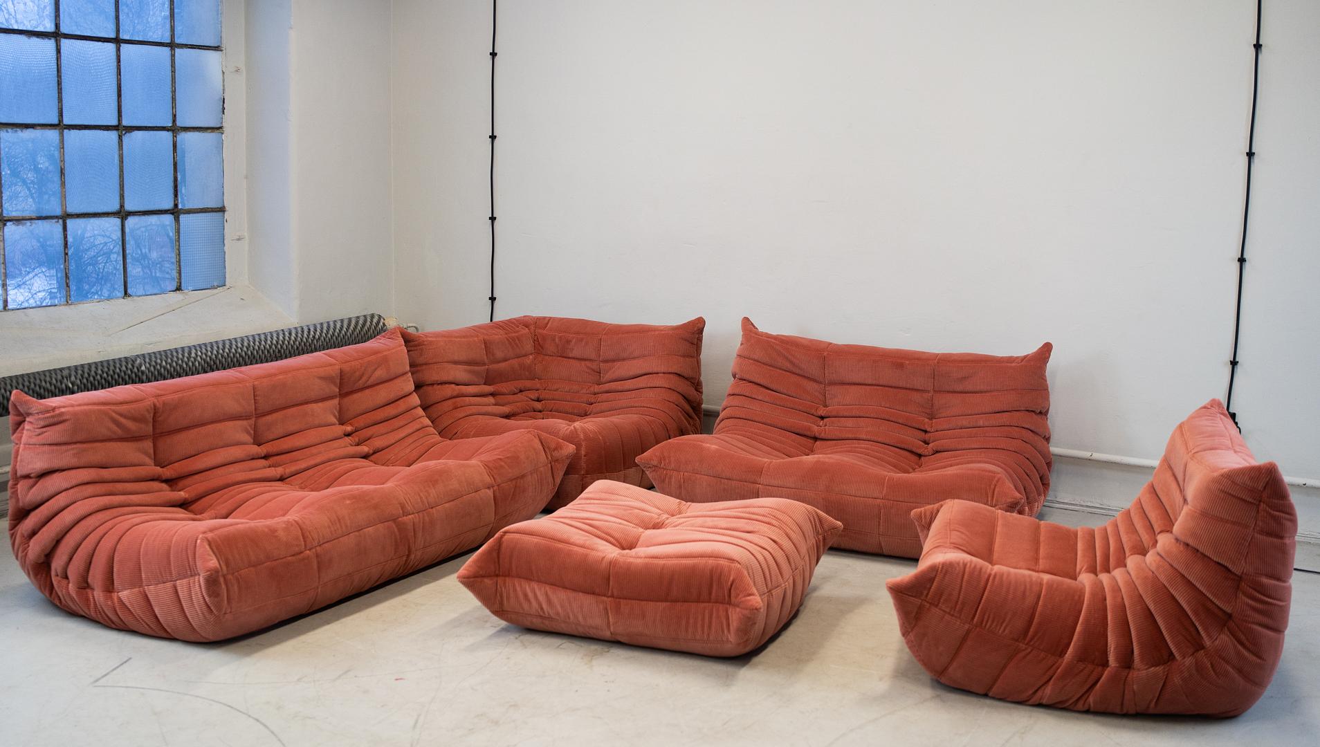 Togo Set lounge 5 pezzi velluto a coste corallo 0