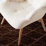 Poltrona con braccioli con gambe in legno di frassino tessuto beige 6