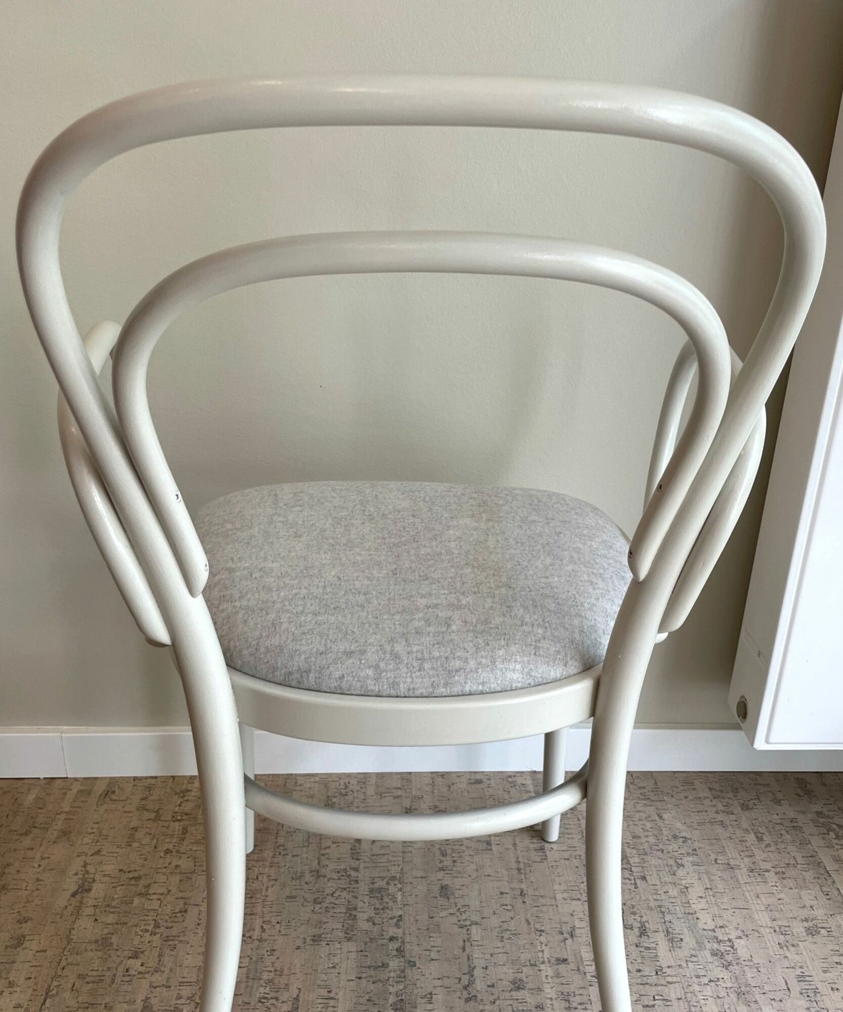 Aufgearbeiteter Thonet Stuhl 214 F helles Beige 3